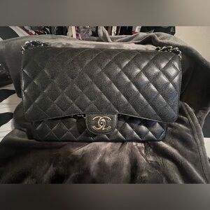 CHANEL Classic Jumbo Double Flap Crossbody Bag